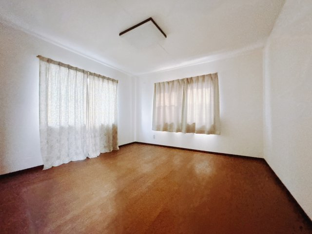 【中古戸建】高崎市下佐野町の洋室|■2階洋室｜子供部屋のメリットは「自立心を養うことができる」「自分で整理整頓できるようになる」そして、お子様が成長した際には「プライバシーを確保できる」といい事だらけ♪