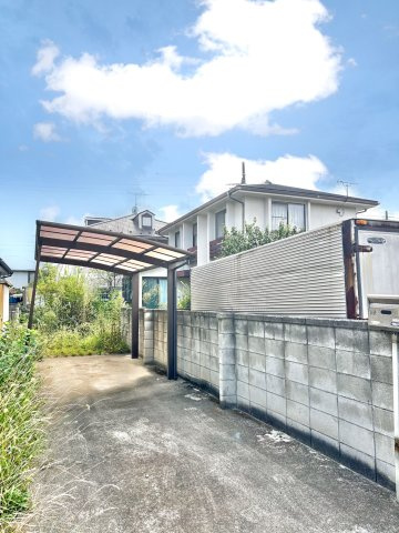 【中古戸建】高崎市下佐野町の外観|■カーポート｜カーポート付きで愛車もしっかり守れます♪