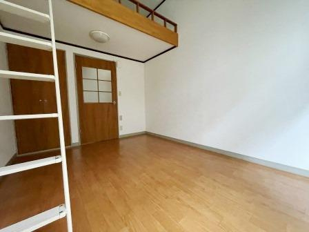 コーポサントーレアの居間・リビング|使いやすい居間です