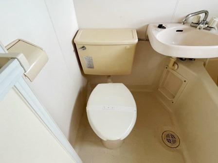 コーポサントーレアのトイレ|落ち着いた色調のトイレです