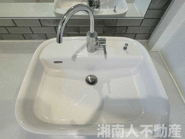 鎌倉市由比ガ浜４丁目３－８－２新築戸建ての独立洗面台|独立洗面台、朝の身支度には欠かせません