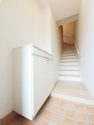 【玄関】 | カーサ・エレガンテ国府Ⅰ