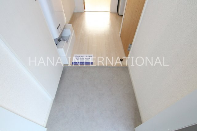 ヴィアロ伊興レジデンスAの玄関