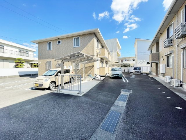 レーベン　ヒルズ　A棟の駐車場