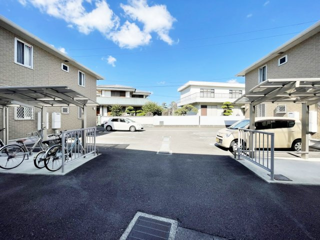 レーベン　ヒルズ　A棟の駐車場