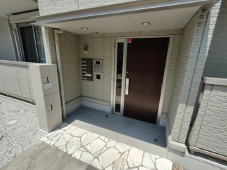 【エントランス】 | 落ち着いたエントランスです