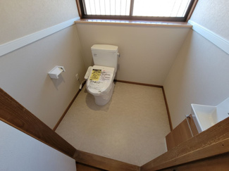 【トイレ】 | 市川三郷町市川大門　内外装一新中古戸建 敷地161坪 整形地 | 新品交換済みの1階トイレ　広々としたトイレです。