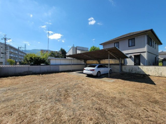 【駐車場】 | 市川三郷町市川大門　内外装一新中古戸建 敷地161坪 整形地 | 敷地は広々161坪