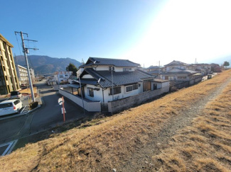 【外観】 | 市川三郷町市川大門　内外装一新中古戸建 敷地161坪 整形地 | 敷地北側河川敷より撮影