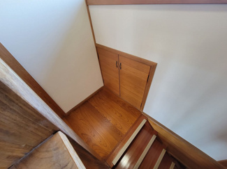 【収納】 | 市川三郷町市川大門　内外装一新中古戸建 敷地161坪 整形地 | 2階階段そば収納