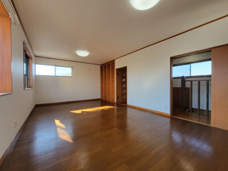 【洋室】 | 市川三郷町市川大門　内外装一新中古戸建 敷地161坪 整形地 | 2階14帖洋室　ツードアワンルーム