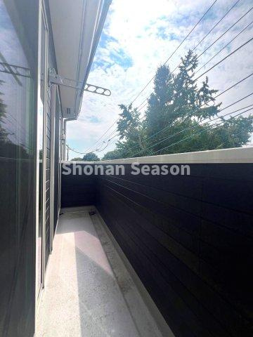 【バルコニー】 | 陽当たりの良いバルコニーでは、洗濯物も気持ち良く乾かすことができますね☆