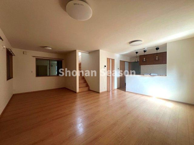 【居間・リビング】 | 内覧の際には新生活をイメージしながら隅々までご覧くださいね♪