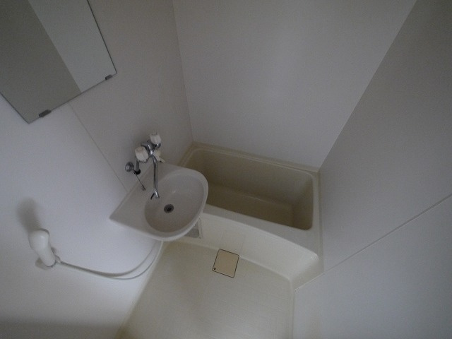 レオパレス大陽弐番館の浴室|日々の疲れを癒すお風呂付です