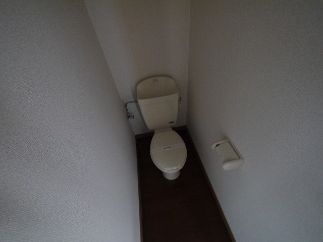 レオパレス大陽弐番館のトイレ|ゆったりとした空間のトイレです