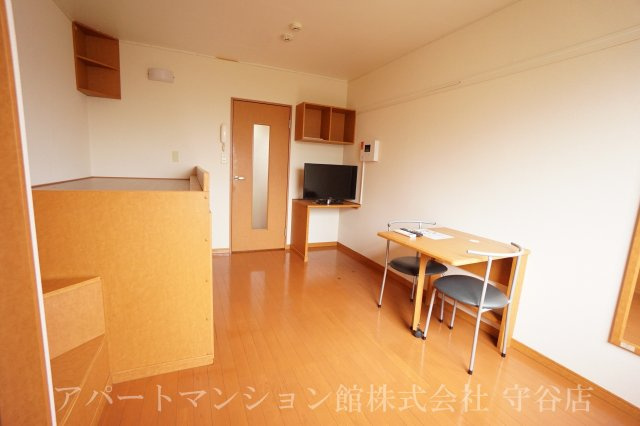 レオパレスカトレアの居間・リビング|画像10