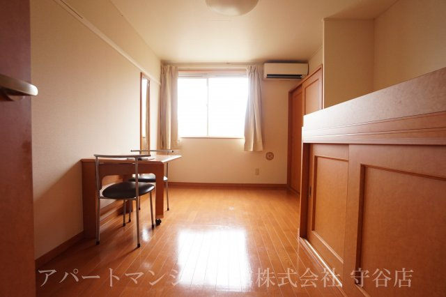 レオパレスカトレアの居間・リビング|画像3