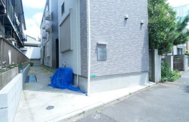 江戸川区南小岩６丁目のアパートのエントランス