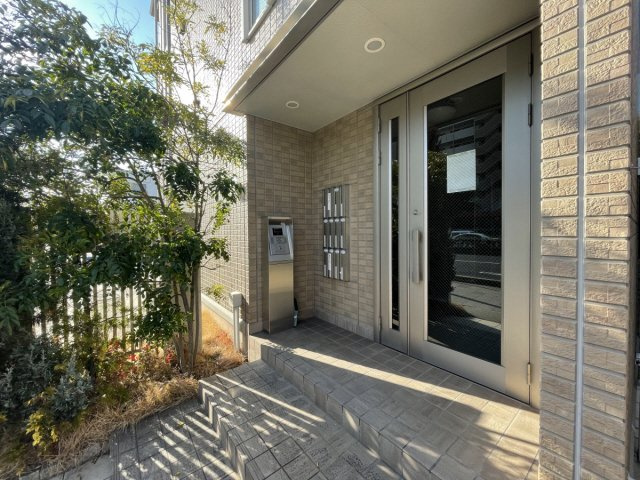 グランメール楠のエントランス