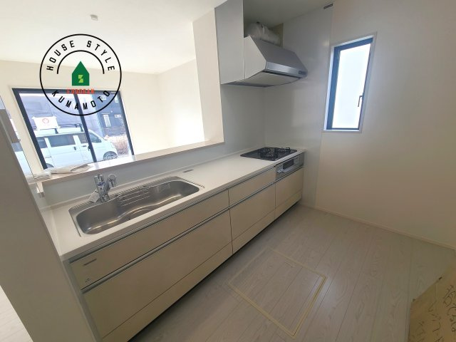 菊池市西寺第4-2棟（4号棟）　の内観：施工例|ご家族を近くに感じられる対面キッチンのLDK。会話もはずみそうですね。