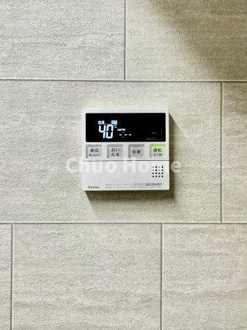 鶯谷日伸ハイツの発電・温水設備|【給湯リモコン】外での一日を忘れさせてくれるオートバス機能でお好みの湯量・温度に調整された浴槽。