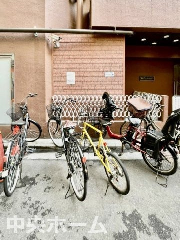 鶯谷日伸ハイツの駐輪場|【自転車置き場】最新の空き状況や費用などの詳細は担当スタッフまでお問い合わせください。