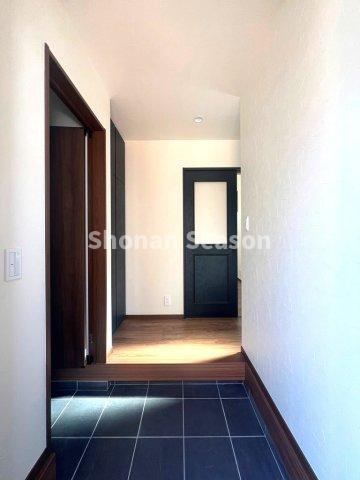 【玄関】 | ２４時間３６日ホームアシスタントサービスを利用できるので、万が一困ったときも安心です。