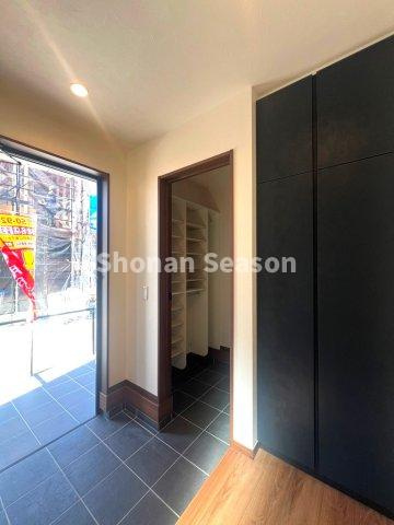 【玄関】 | 玄関には大型「ＳＩＣ」を完備◎
小さなお子様の履物も雑多にならずに済みます♪