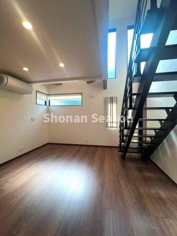 【居間・リビング】 | リビング階段でコミュニケーションが取りやすく、家族有意義な時間が過ごせそうですね♪