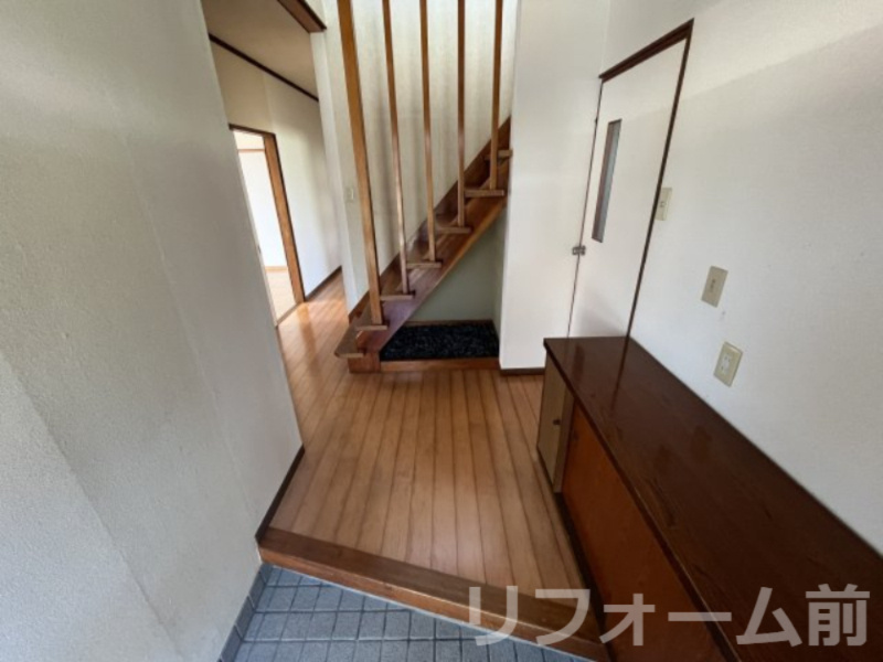 山形市あかねヶ丘二丁目2-7の玄関