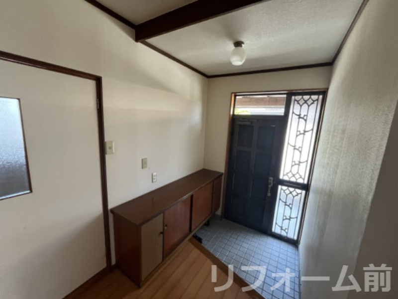 山形市あかねヶ丘二丁目2-7の玄関