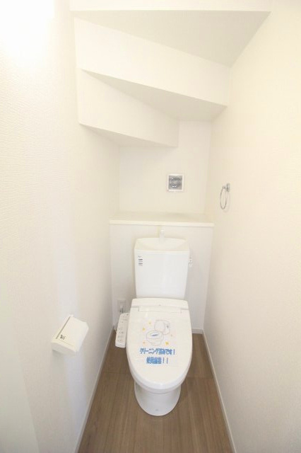 壬生町緑町1丁目　40期　2号棟のトイレ|1階トイレは清潔感のある明るい空間！手すり付きで安心して使えて、来客時にも気持ちよくご案内できます！