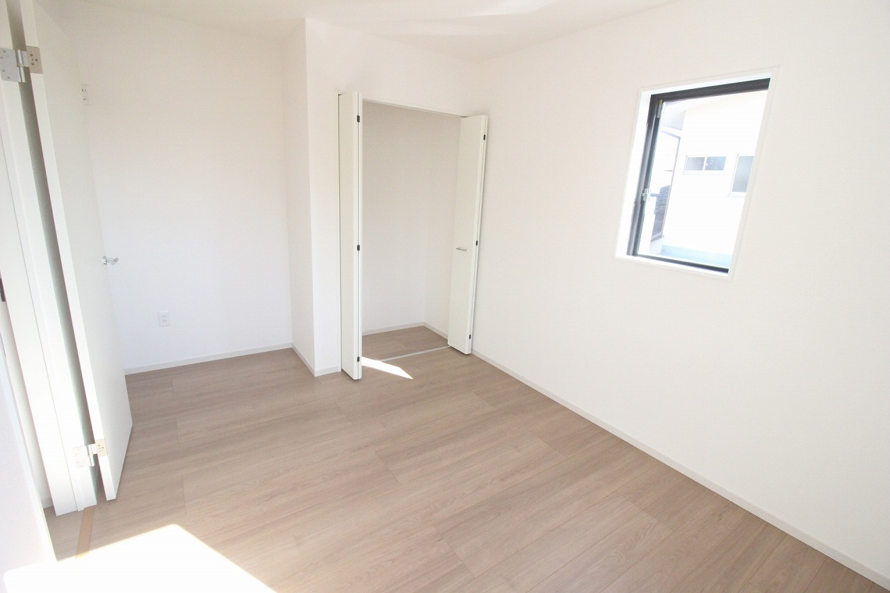 壬生町緑町1丁目　40期　2号棟の子供部屋|クローゼット付きで、お洋服やランドセルもスッキリ収納！家具の配置もしやすく、自分だけの空間づくりが楽しめます♪