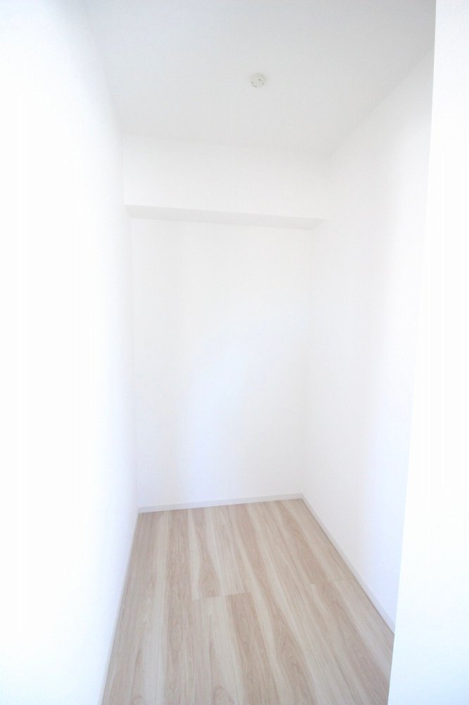 壬生町緑町1丁目　40期　1号棟の収納|ウォークインクローゼット付きで収納力ばっちり！洋服や季節物もまとめてしまえて、お部屋がスッキリ片付きます♪