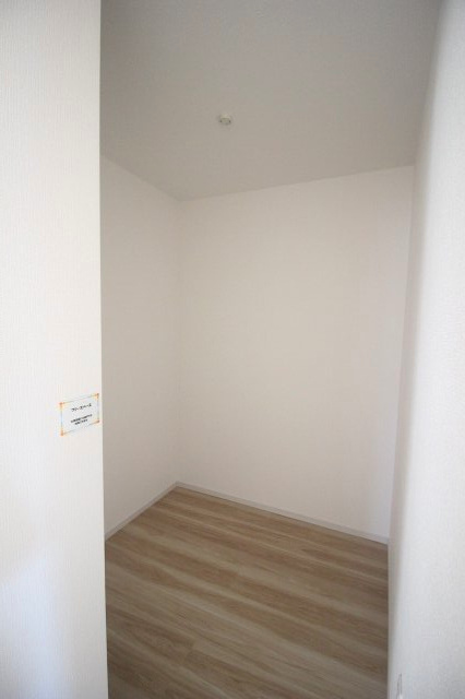 壬生町緑町1丁目　40期　1号棟の収納|大容量の納戸付き！洋服はもちろん、バッグや季節家電までまとめて収納できて便利です♪