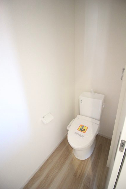 壬生町緑町1丁目　40期　1号棟のトイレ|2階にもトイレがあるので朝の混雑も安心！各階にあると生活がぐっとラクになって、家族みんなにうれしいですね◎