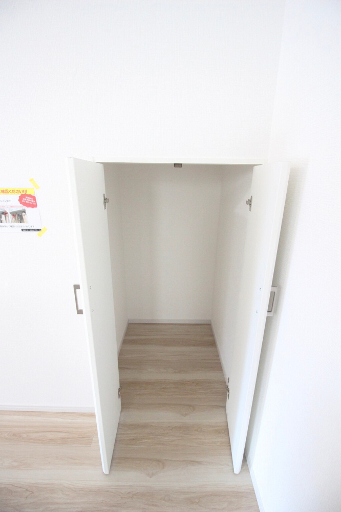 壬生町緑町1丁目　40期　1号棟の収納|キッチン横に大容量のパントリー収納付き！食材や日用品のストックがたっぷり入って、キッチンがスッキリ片付きます♪