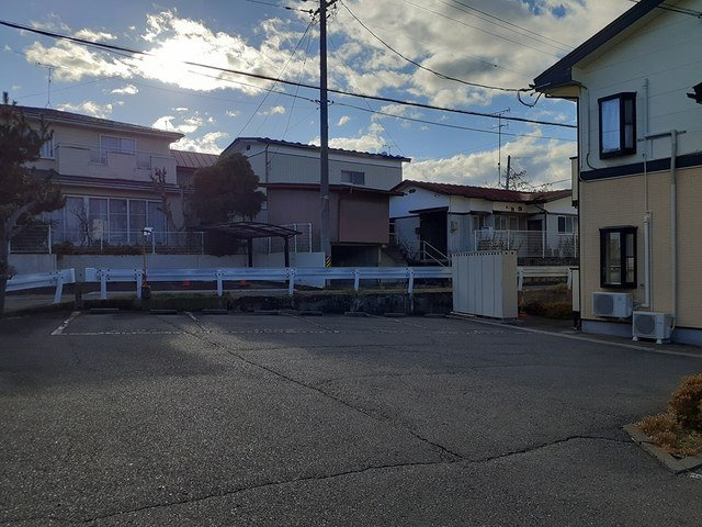 サンシャイン・ドエルの駐車場