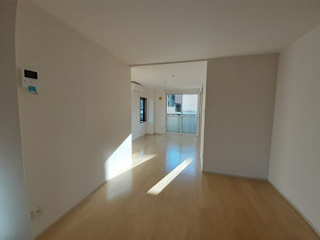 サンシャイン・ドエルの居間・リビング