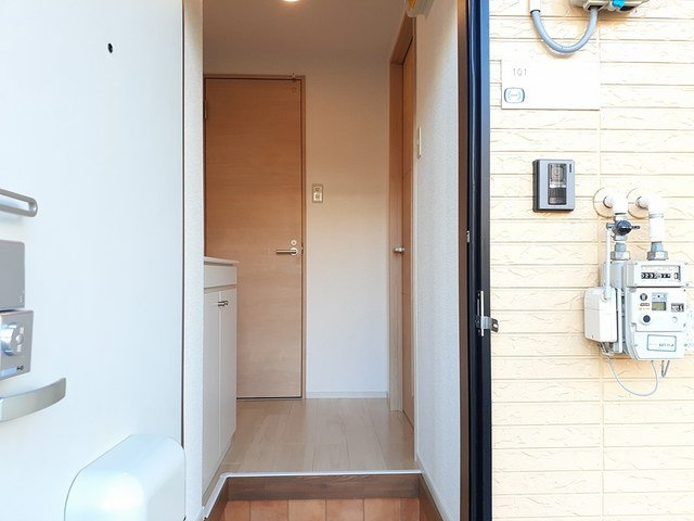 サンシャイン・ドエルの玄関