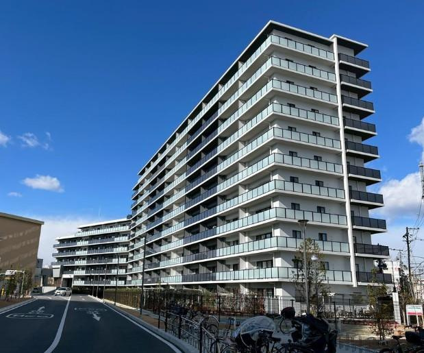パークホームズLaLa門真の外観|新しい生活にいかがでしょうか？外観はお住まいの顔になります。こだわりたいポイントですね。水回りリフォームやリノベーションも承ってます。
■現地見学・資金計画相談・住宅ローン相談もお問合せ受付中■