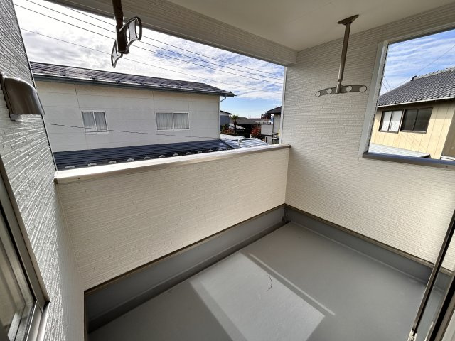 【バルコニー】 | ＼即 見 学 可 能／涌谷町涌谷第４期　限定１棟 | インナーバルコニーは雨や雪の日でも大丈夫です！