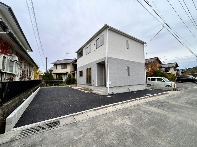 【外観】 | ＼即 見 学 可 能／涌谷町涌谷第４期　限定１棟 | 駐車場は３～４台！