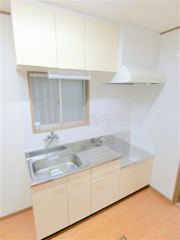 ファミールカツラのキッチン|キッチン　窓付き