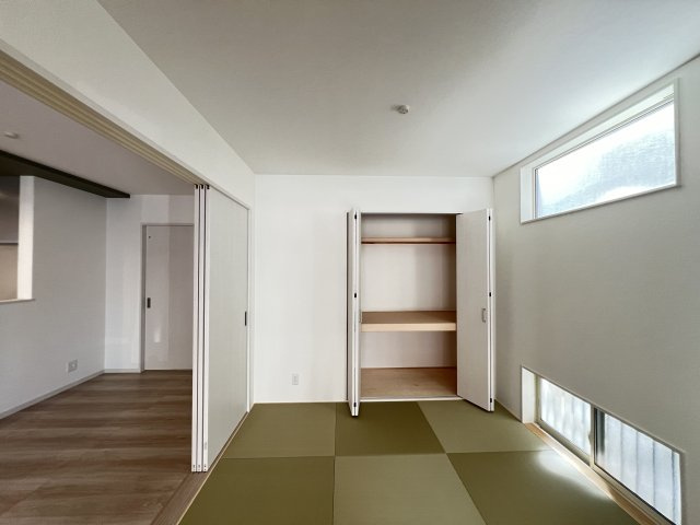 橿原市曲川3丁目全5区画の和室|洋風和室4.5帖　押入収納付き