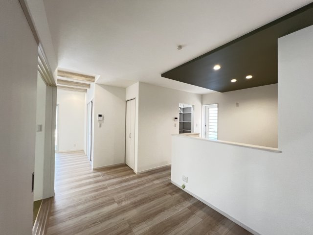 橿原市曲川3丁目全5区画の居間・リビング|明るく開放的な空間です