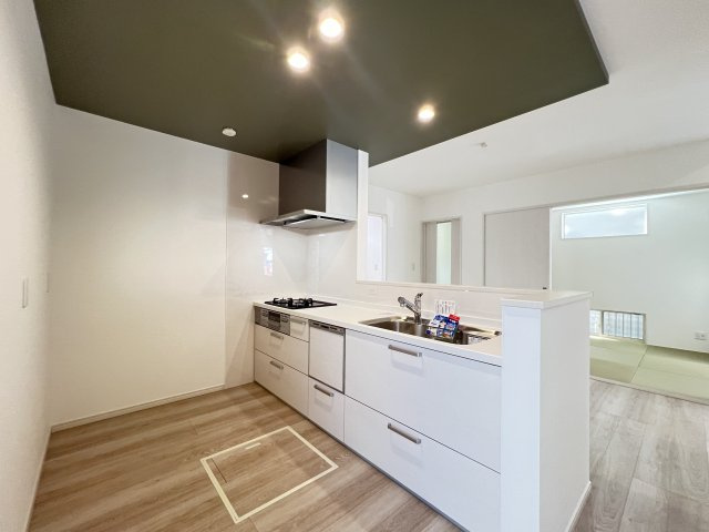 橿原市曲川3丁目全5区画のキッチン|料理が楽しみになりそうな対面式システムキッチン