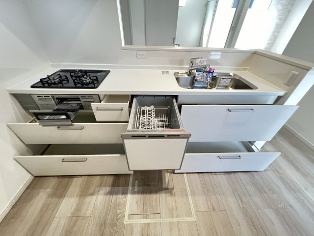 橿原市曲川3丁目全5区画のキッチン|引き出し収納で使いやすいシステムキッチン