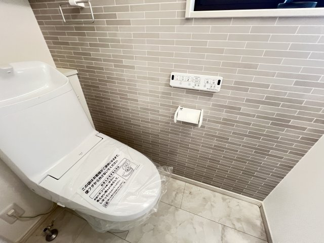 橿原市曲川3丁目全5区画のトイレ|温水洗浄便座付きトイレ