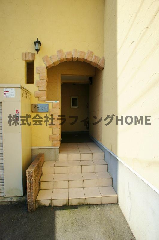 プライマリー久留米インターB棟のエントランス|毎日通るエントランスはこのようになっています